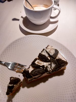 Oreo cheesecake at Vegan Restoran V in Tallinn