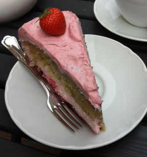 strawberry cake at Vegan Restoran V in Tallinn