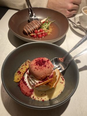 Cheesecake bite and pavlova  at Vegan Restoran V in Tallinn