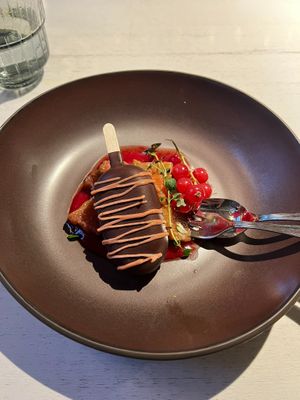 Strawberry cheesecake bite at Vegan Restoran V in Tallinn