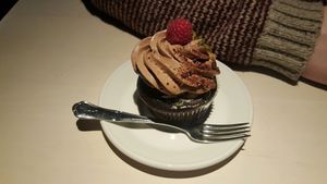 Raspberry choc cupcake at Vegan Restoran V in Tallinn