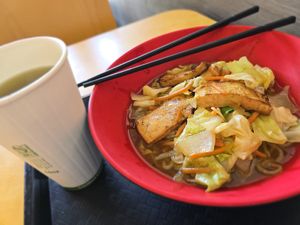 Soupless vegetarian ramen & green tea at FRESH FUJI in Rohnert Park