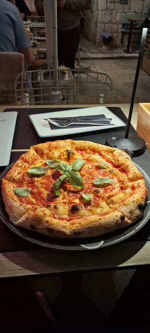 Pizza Marinara at La Bocca in Hvar