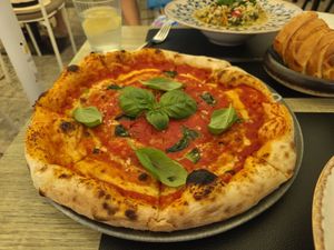 Pizza marinara at La Bocca in Hvar