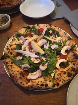 Pizza aux protéines de soja at We eat Wheat - ウィート・ウィート 鵠沼海岸 in Fujisawa