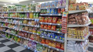 chips and crackers at iVegan Supermarket in Taipei
