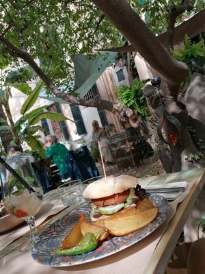 Vegan burger at Temple Natura in Mallorca