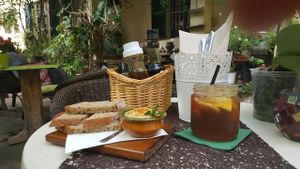 fresh hummus at Temple Natura in Mallorca