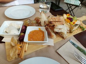 Starter to share / Cheese platter at Temple Natura in Mallorca