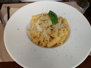 Main / Rigatoni carbonara at Temple Natura in Mallorca