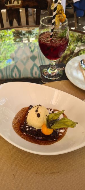 Brownie with vanilla ice cream at Temple Natura in Mallorca