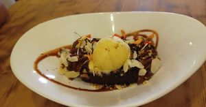 Brownie con helado. at Temple Natura in Mallorca