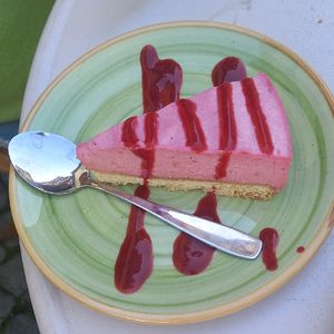 raspberry cheezecake at Plazores Café & Bar in Diez