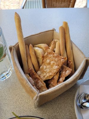 Bread basket comes with the salad   at Mein Beck in Naturno