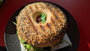 Veganer Bagel at Belle Epoque - Bistro + Cafe in Ehrwald
