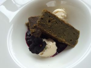Matcha green tea cake with coconut icecream at Gare du Nord in Rotterdam