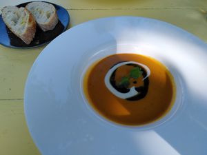 Voorgerecht: Linzensoep at Gare du Nord in Rotterdam