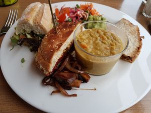 Lunchgerecht: "12 uurtje: Combi van 3 gerechten voor de “quick” lunch." at Gare du Nord in Rotterdam