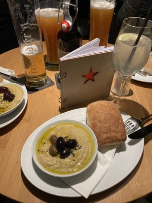 Hummus & Drinks = 😍  at Cafe Stern in Linz