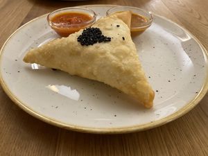 Sambusa with potatoe-leek filling at Tamu Sana in Linz