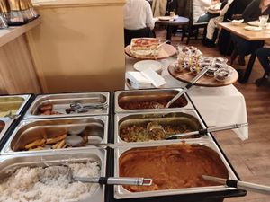 ... 3 vegan main course options ... at Tamu Sana in Linz