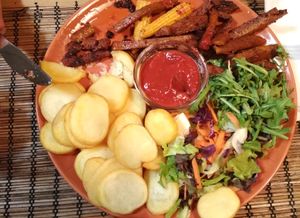 Barbecue seitan plate as served in May 2018. at Kozmosz Vegan Etterem in Budapest