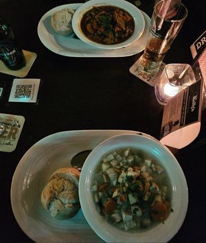 Vegan Highland Stew und Vegan Stew at Kelly's Irish Pub & Restaurant in Ulm