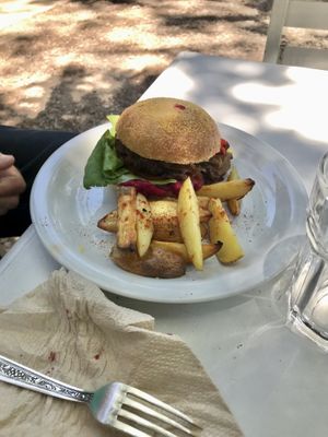 Vegan burger at PURA in San Isidro