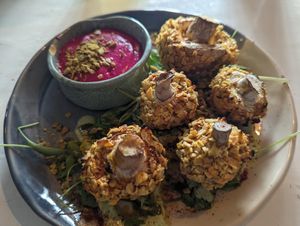 Champiñones at PURA in San Isidro