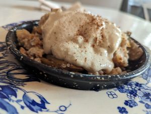 Apple crumble at PURA in San Isidro