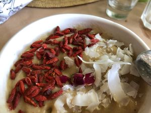 Tropical smoothie bowl at PURA in San Isidro