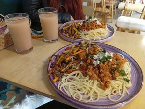 Menú del día: Spaghetti a la bolognesa, vegetales salteados. Jugo de lulo fresa con avena. at La Ruda Casa Cultural in Bogota