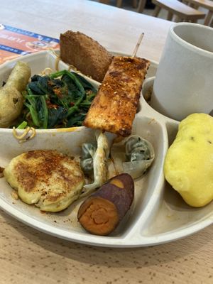 Pay at till and be given your tray  at Su Man Xiang Vegetarian Buffet (Super Brand Mall Branch) in Shanghai