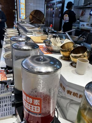 Soups and drinks   at Su Man Xiang Vegetarian Buffet (Super Brand Mall Branch) in Shanghai