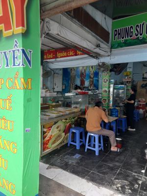 Looking in at Cơm Chay Diệu Huyền in Ho Chi Minh City