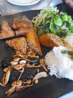 Fried spring rolls and other vegan foods at Chill Cùng An in Ho Chi Minh City