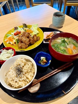 I choose Karaage Teishoku.  at Komenoko in Tokyo