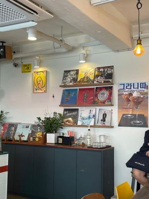  at Coffee at Market - 커피엣마켓 신당중앙시장 in Seoul