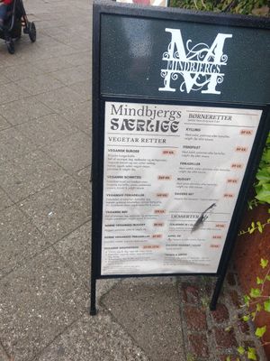 Sign with vegan options listed on the left side. at Mindbjergs in Nykobing
