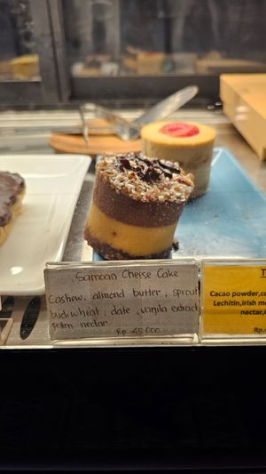 Samoa chsesecake at The Seeds of Life Raw & Vegan Restaurant - Panestanan in Ubud