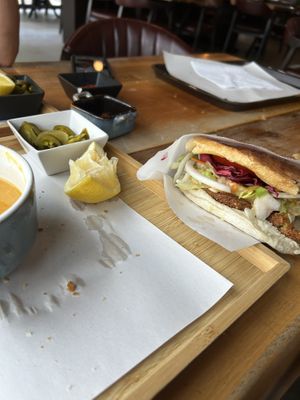 Falafel  at Leziz bakkerij en pitta in Vlaanderen