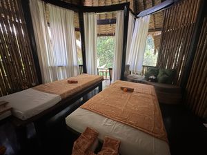 Spa treatment room  at Fivelements in Mambal