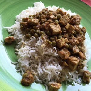 Tofu & pea curry at GoGreen in Kralendijk