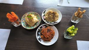 Persian mezze: hummus, baba ganoush, mutabhal at Noush in Barcelona