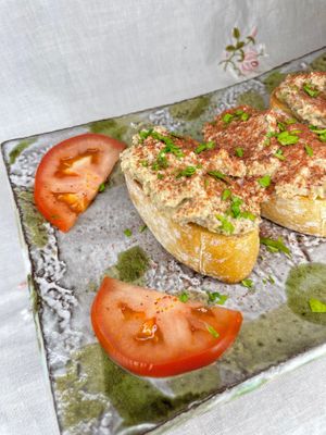 Hormuz plate  at Noush in Barcelona