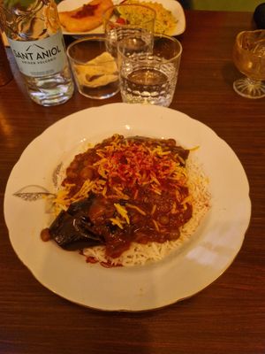 Estofat d'albergínia i tomàquet (ghooreh bademjan) at Noush Barcelona in Barcelona