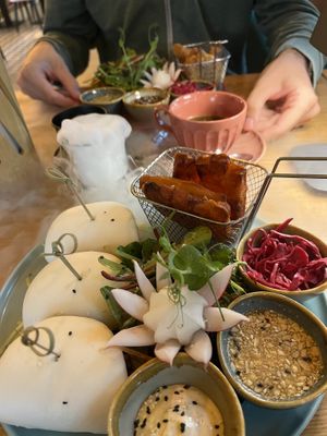 2 vegane Brunch Optionen und vietnamesischer Kaffee  at Mandala Brunch in Cologne