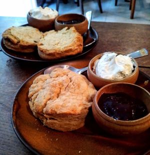 Scones (vegan) at VESTIGES in Paris