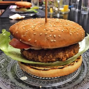 Devil's burger (vegan) at Veggiesaurus in The Hague