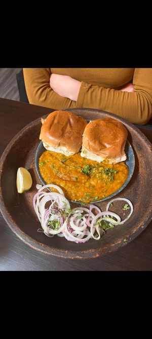 Vegan bread with curry at Veggiesaurus in The Hague